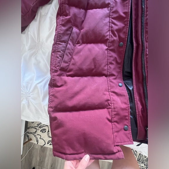 Canada goose burgundy parka size medium - Picture 14 of 16